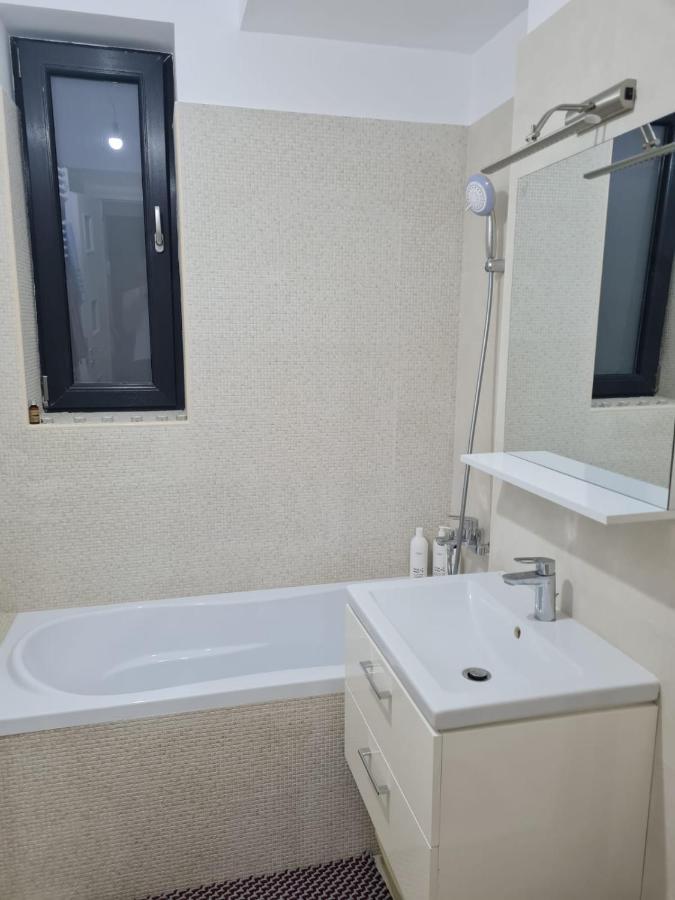 Bragadiru Deluxe 2 Bedroom Apartment With Balcony And Private Parking מראה חיצוני תמונה